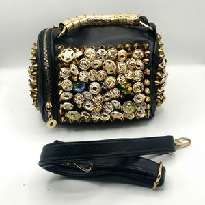 USED CONDITION BAG SIZE 7X6 COLOR BLACK WITH LOTS OF JEWEL THIS BAG NOT LEATHER